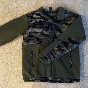 The North Face Boys Green and Camouflage Jacket Size XL Extra Large